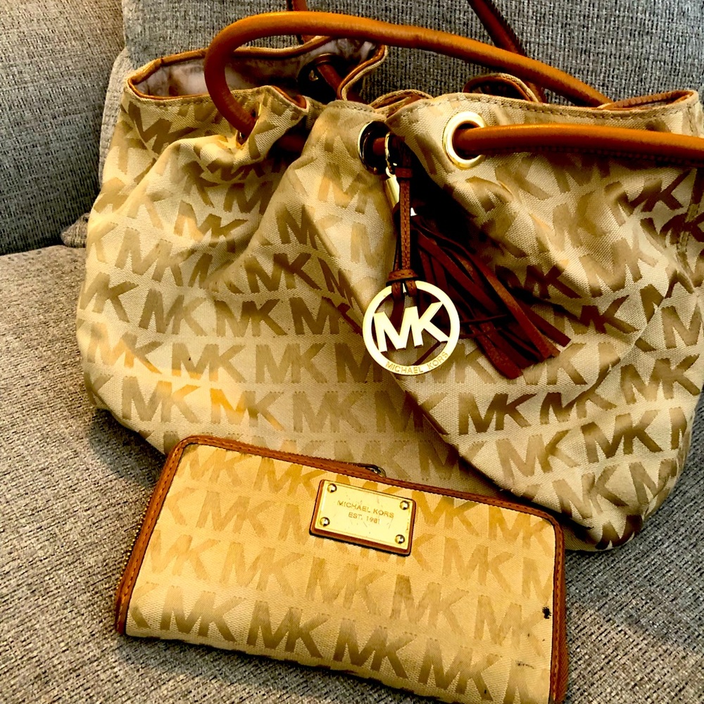 Authentic Michael Kors purse and Wallet